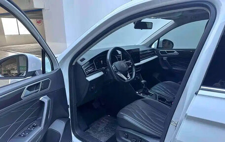 Volkswagen Tiguan II, 2023 год, 2 650 000 рублей, 9 фотография