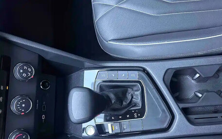 Volkswagen Tiguan II, 2023 год, 2 650 000 рублей, 21 фотография
