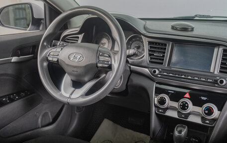 Hyundai Elantra VI рестайлинг, 2018 год, 999 000 рублей, 10 фотография
