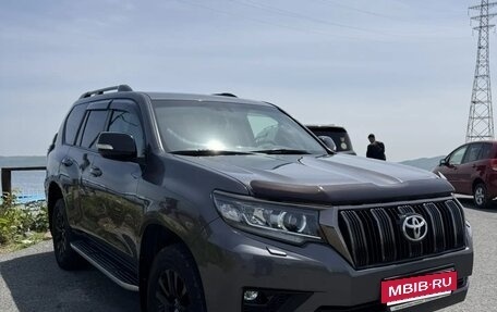 Toyota Land Cruiser Prado 150 рестайлинг 2, 2021 год, 5 600 000 рублей, 2 фотография