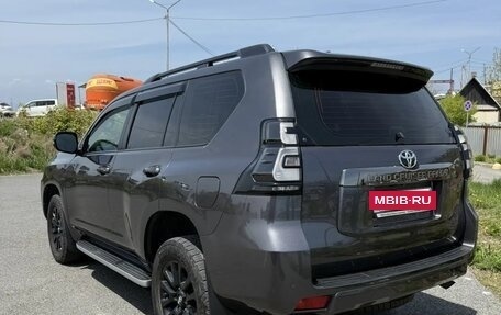 Toyota Land Cruiser Prado 150 рестайлинг 2, 2021 год, 5 600 000 рублей, 3 фотография