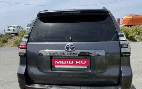 Toyota Land Cruiser Prado 150 рестайлинг 2, 2021 год, 5 600 000 рублей, 8 фотография