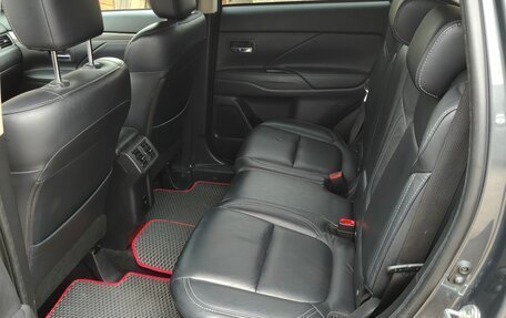 Mitsubishi Outlander III рестайлинг 3, 2021 год, 2 100 000 рублей, 5 фотография