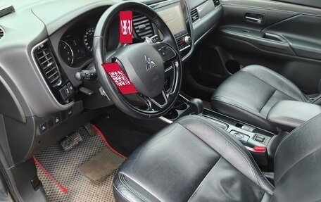 Mitsubishi Outlander III рестайлинг 3, 2021 год, 2 100 000 рублей, 2 фотография