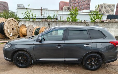 Mitsubishi Outlander III рестайлинг 3, 2021 год, 2 100 000 рублей, 14 фотография