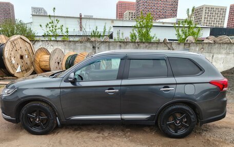Mitsubishi Outlander III рестайлинг 3, 2021 год, 2 100 000 рублей, 13 фотография