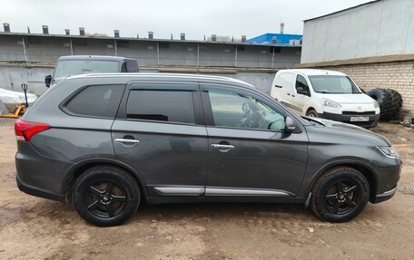 Mitsubishi Outlander III рестайлинг 3, 2021 год, 2 100 000 рублей, 17 фотография