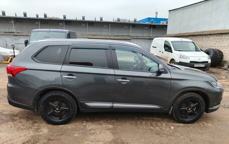 Mitsubishi Outlander III рестайлинг 3, 2021 год, 2 100 000 рублей, 18 фотография
