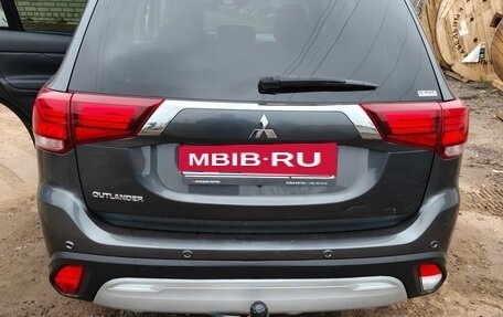 Mitsubishi Outlander III рестайлинг 3, 2021 год, 2 100 000 рублей, 12 фотография