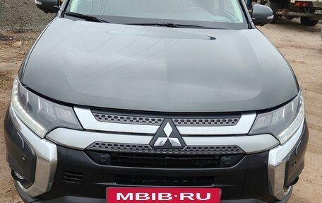 Mitsubishi Outlander III рестайлинг 3, 2021 год, 2 100 000 рублей, 15 фотография