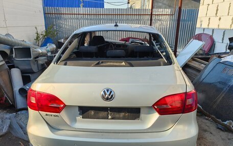 Volkswagen Jetta VI, 2011 год, 280 000 рублей, 6 фотография