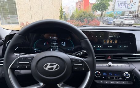 Hyundai Elantra, 2024 год, 2 050 000 рублей, 16 фотография