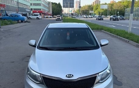 KIA Rio III рестайлинг, 2015 год, 920 000 рублей, 2 фотография