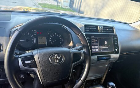Toyota Land Cruiser Prado 150 рестайлинг 2, 2021 год, 6 050 000 рублей, 2 фотография