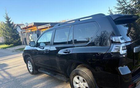 Toyota Land Cruiser Prado 150 рестайлинг 2, 2021 год, 6 050 000 рублей, 4 фотография
