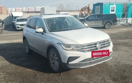 Volkswagen Tiguan II, 2021 год, 3 100 000 рублей, 2 фотография