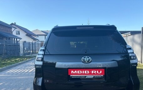 Toyota Land Cruiser Prado 150 рестайлинг 2, 2021 год, 6 050 000 рублей, 5 фотография