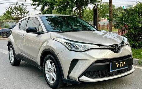 Toyota C-HR I рестайлинг, 2022 год, 3 000 000 рублей, 1 фотография