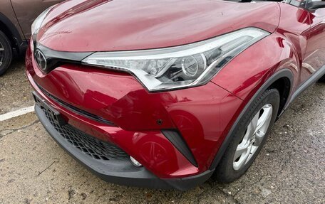 Toyota C-HR I рестайлинг, 2017 год, 2 200 000 рублей, 11 фотография