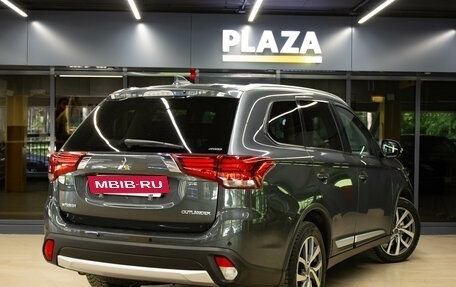 Mitsubishi Outlander III рестайлинг 3, 2017 год, 1 879 000 рублей, 4 фотография