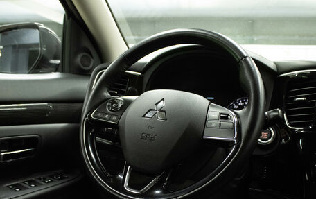 Mitsubishi Outlander III рестайлинг 3, 2017 год, 1 879 000 рублей, 7 фотография