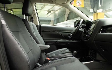 Mitsubishi Outlander III рестайлинг 3, 2017 год, 1 879 000 рублей, 11 фотография