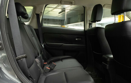 Mitsubishi Outlander III рестайлинг 3, 2017 год, 1 879 000 рублей, 13 фотография