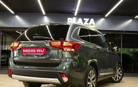 Mitsubishi Outlander III рестайлинг 3, 2017 год, 1 879 000 рублей, 6 фотография