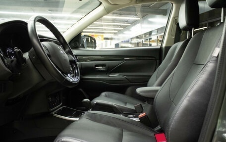 Mitsubishi Outlander III рестайлинг 3, 2017 год, 1 879 000 рублей, 10 фотография