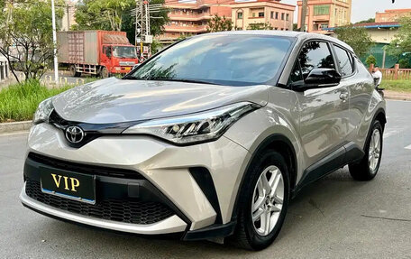 Toyota C-HR I рестайлинг, 2022 год, 3 000 000 рублей, 3 фотография
