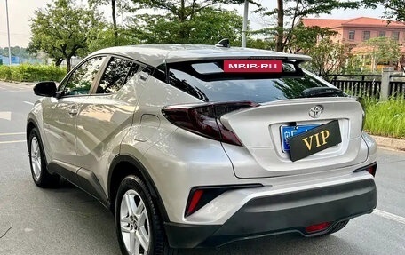 Toyota C-HR I рестайлинг, 2022 год, 3 000 000 рублей, 7 фотография