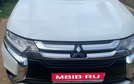 Mitsubishi Outlander III рестайлинг 3, 2015 год, 1 900 000 рублей, 3 фотография