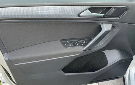 Volkswagen Tiguan II, 2021 год, 2 355 000 рублей, 15 фотография