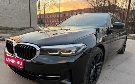 BMW 5 серия, 2022 год, 3 580 000 рублей, 2 фотография