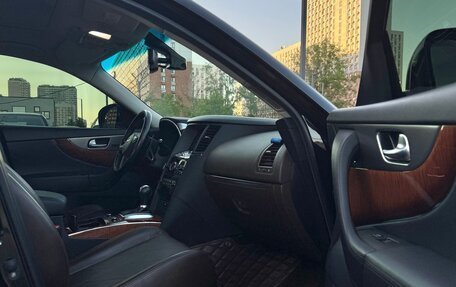 Infiniti QX70, 2015 год, 3 500 000 рублей, 11 фотография