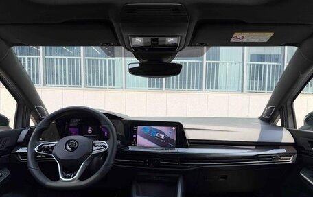 Volkswagen Golf VIII, 2022 год, 1 685 000 рублей, 13 фотография