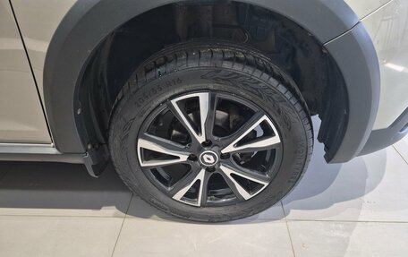 Renault Logan II, 2019 год, 949 000 рублей, 13 фотография