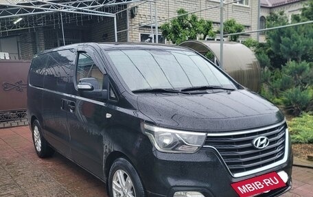 Hyundai Grand Starex Grand Starex I рестайлинг 2, 2008 год, 1 690 000 рублей, 13 фотография
