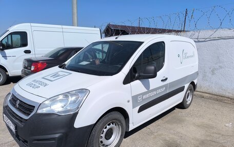 Peugeot Partner II рестайлинг 2, 2016 год, 700 000 рублей, 2 фотография