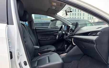 Toyota Yaris XP150 рестайлинг, 2022 год, 1 130 000 рублей, 10 фотография