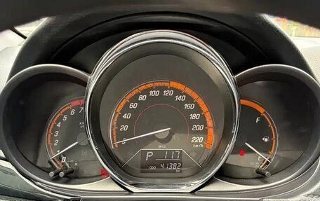 Toyota Yaris XP150 рестайлинг, 2022 год, 1 130 000 рублей, 12 фотография