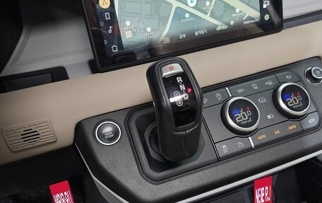 Land Rover Defender II, 2022 год, 7 693 040 рублей, 17 фотография