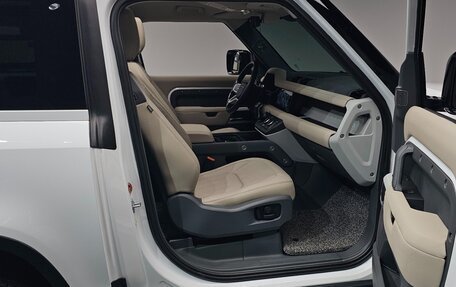 Land Rover Defender II, 2022 год, 7 693 040 рублей, 21 фотография