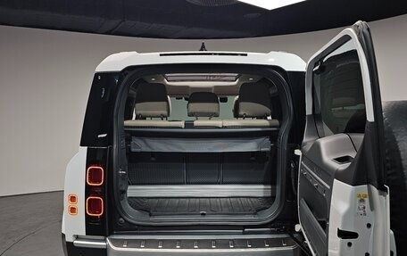 Land Rover Defender II, 2022 год, 7 693 040 рублей, 31 фотография