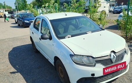Renault Logan II, 2017 год, 300 000 рублей, 2 фотография