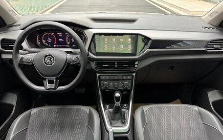 Volkswagen T-Cross I, 2022 год, 1 260 000 рублей, 10 фотография