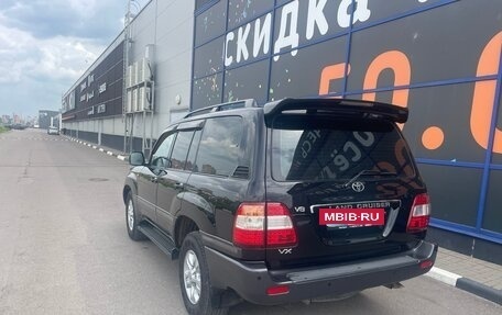 Toyota Land Cruiser 100 рестайлинг 2, 2006 год, 1 965 000 рублей, 6 фотография