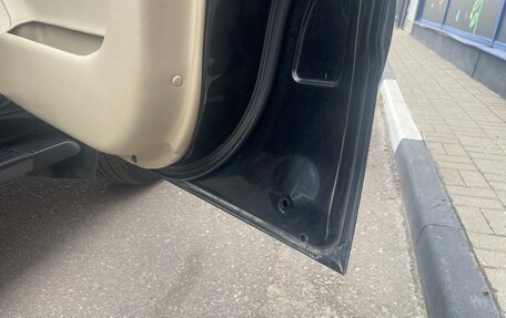 Toyota Land Cruiser 100 рестайлинг 2, 2006 год, 1 965 000 рублей, 16 фотография