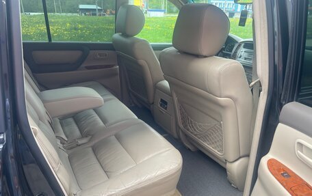 Toyota Land Cruiser 100 рестайлинг 2, 2006 год, 1 965 000 рублей, 22 фотография