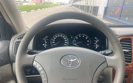 Toyota Land Cruiser 100 рестайлинг 2, 2006 год, 1 965 000 рублей, 34 фотография